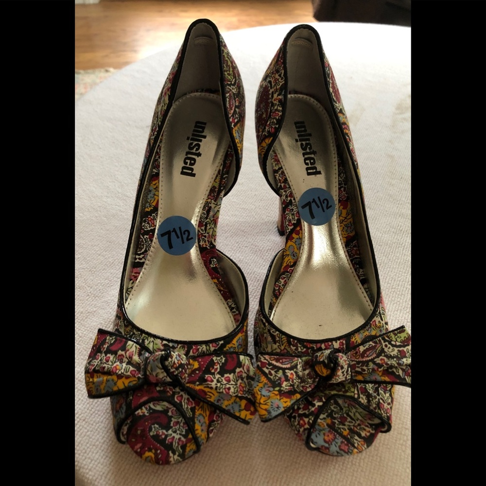 Unlisted peep toe pumps with bow Y2K
